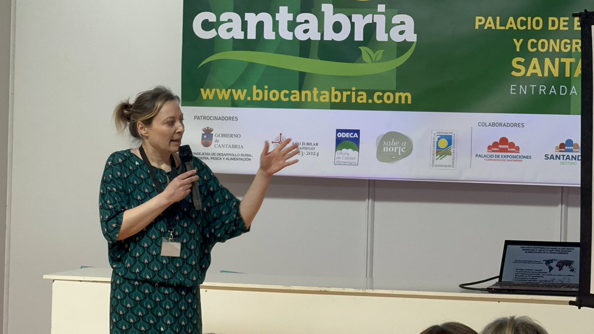 Hoy con el título “Nutrición Saludable y Sostenible para todas las etapas de la vida” junto a @moni_nutri_eco impartimos una conferencia en @biocantabria2024 una maravilla de experiencia difundiendo el mensaje de #EcoTierruca Gracias a todas las personas asistentes 🙏