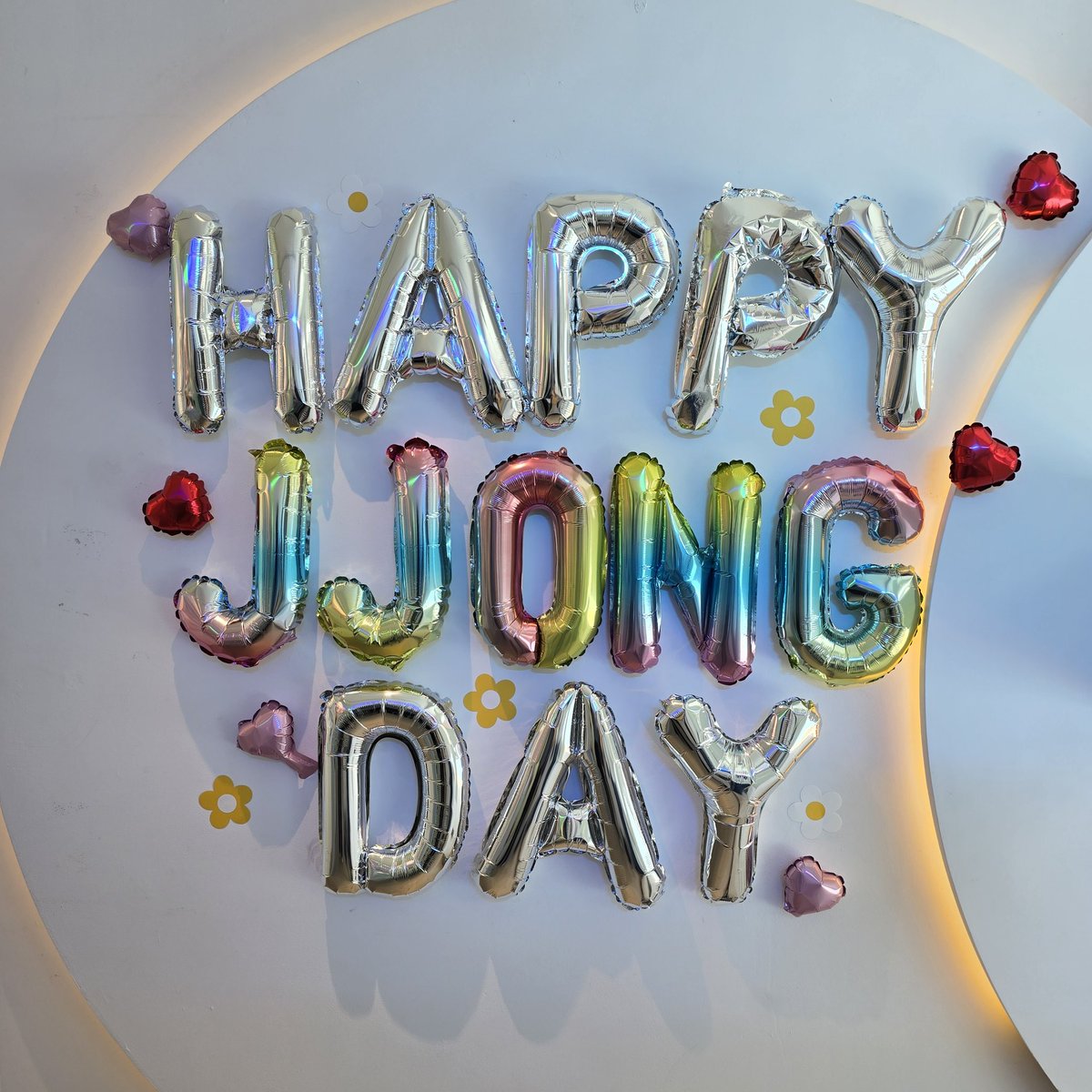 aga_dkz's tweet photo. 종형이 생일인데 내가 더 많은 선물을 받은 것 같은 하루☘️ 맛있는 카레도 먹구, 책도 사구, 사진도 남기구, 또 아아도 마시구😊 그 모든 곳에 종형이가 한가득 담겨있어서 너무 행복했던 날이었어 생일축하해 멋쟁이❤️

#HAPPY_JONGHYEONG_DAY🐻🎂
#종형의_소원
#DKZ #디케이지
#종형 #JONGHYEONG https://t.co/7vETjZfMQA