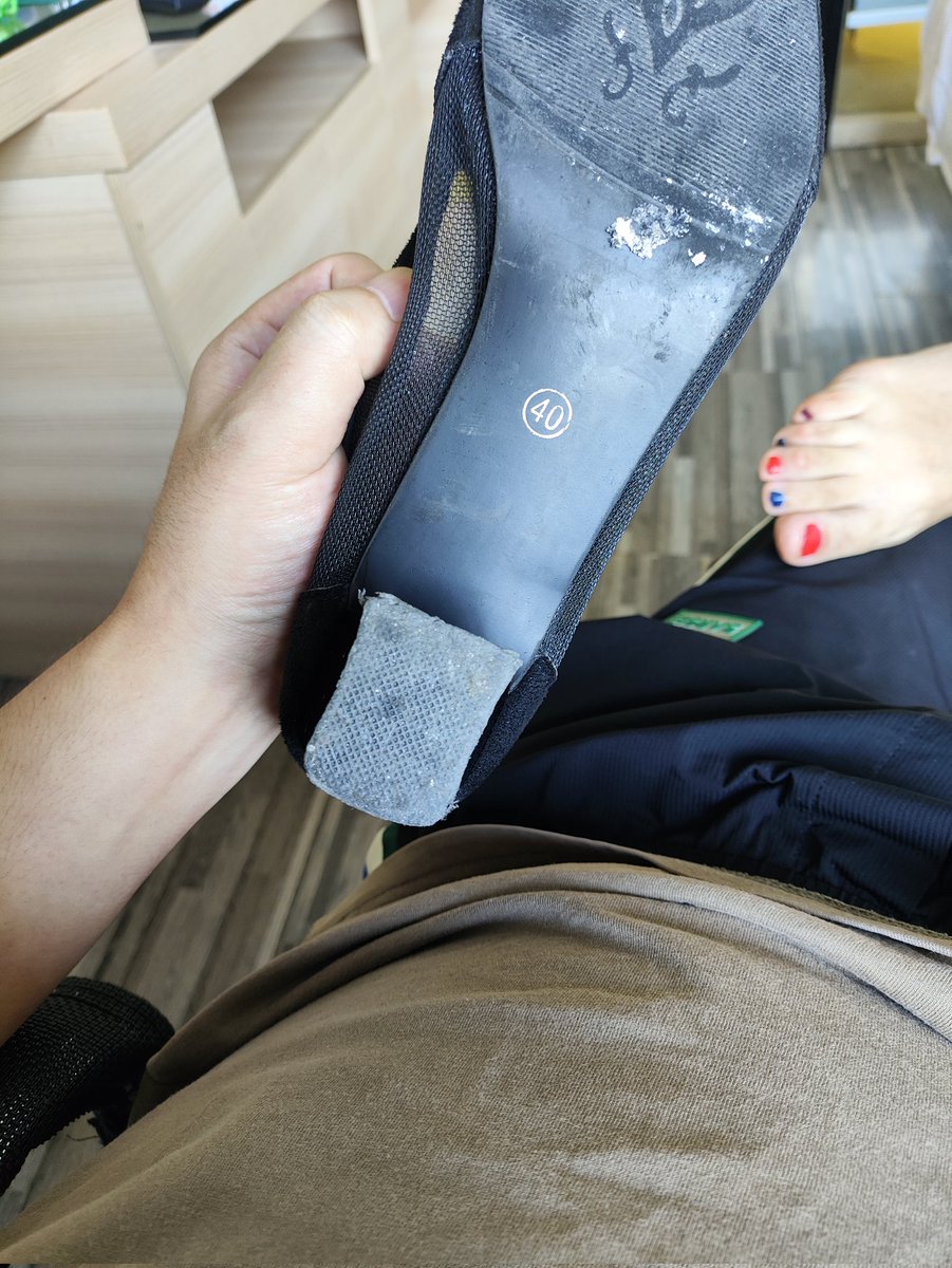 027地区，武汉推友投稿，邀请同城同好上门保养女友鞋袜，各种款式任选，需返图。女友170cm，55kg，脚略微酸臭，武汉同城有意向的高素质同好请私信我获取联系方式！ https://t.co/SngmlQzT5l