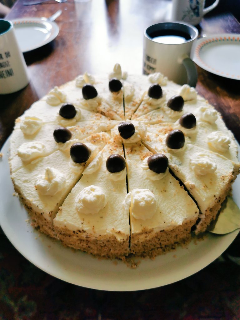 Dann lasse ich mir meinen Geburtstagskuchen mal schmecken ☕