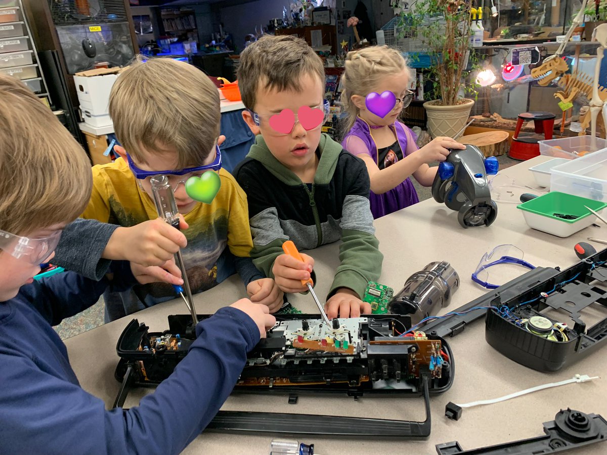 ErieStem's tweet photo. Something cool? 
Why yes!
 #ExploreTheLab day in #STEM this week 

+ https://t.co/SIiuyZR8Dj