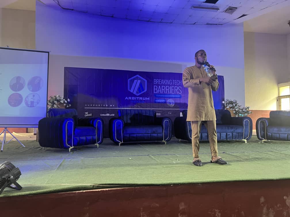 _Pondekk23_'s tweet photo. Thanks to @Geoorge__ei for his teachings #BreakingTechBarriers here in UNEC.
I think now I know how to surmount some tech barriers I've been facing.

#BTBUNEC
#BTB
#ArbitrumNexus https://t.co/u8m04THHnX