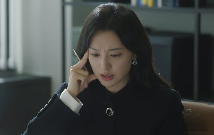 imagine__Drama's tweet photo. 띠방 뭔 부부가 같은 그림체 세모눈 부부임 아 https://t.co/EiHJr8x8VL