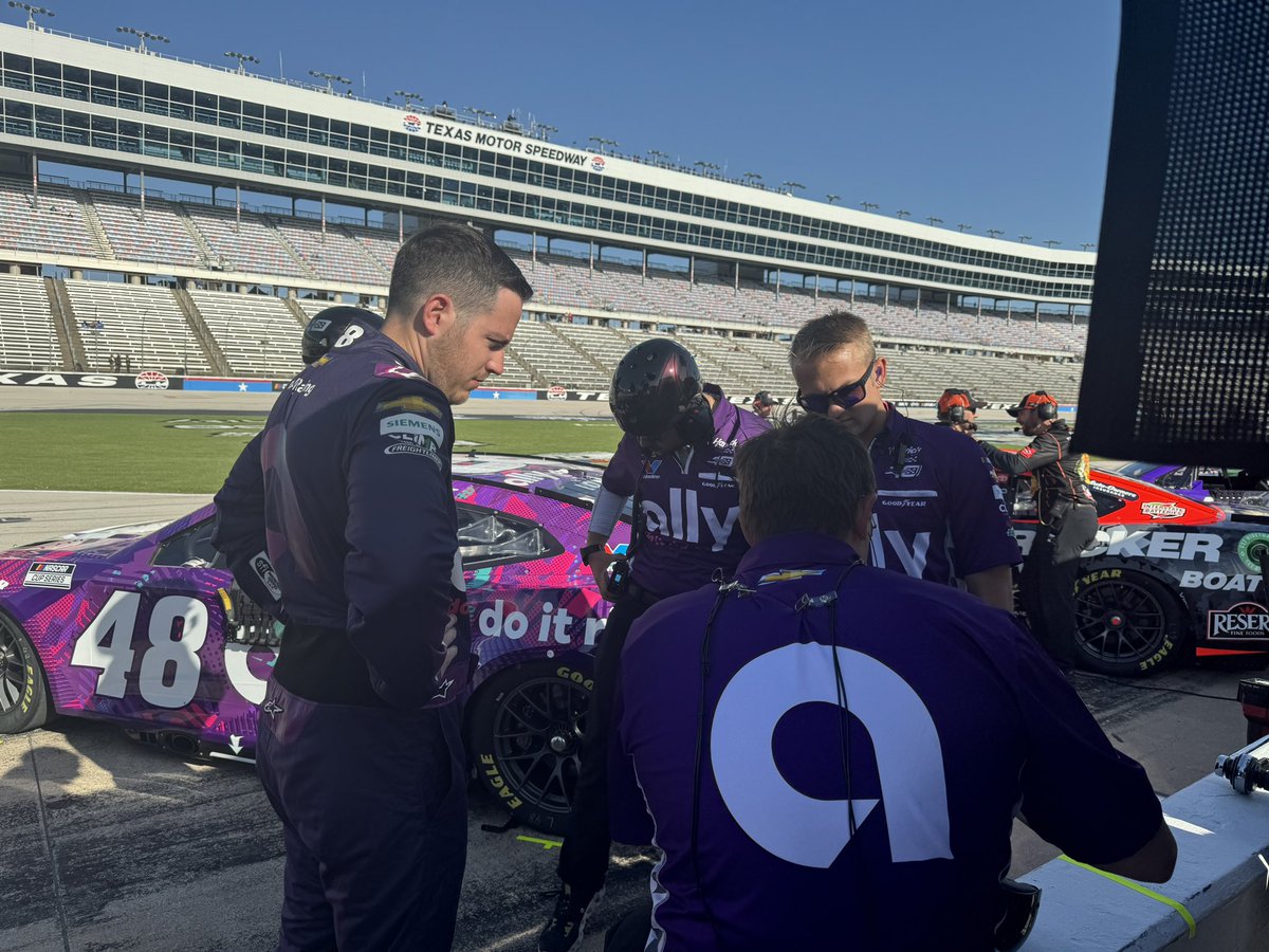 It’s almost time to get rolling! @Alex_Bowman takes off in Group A!