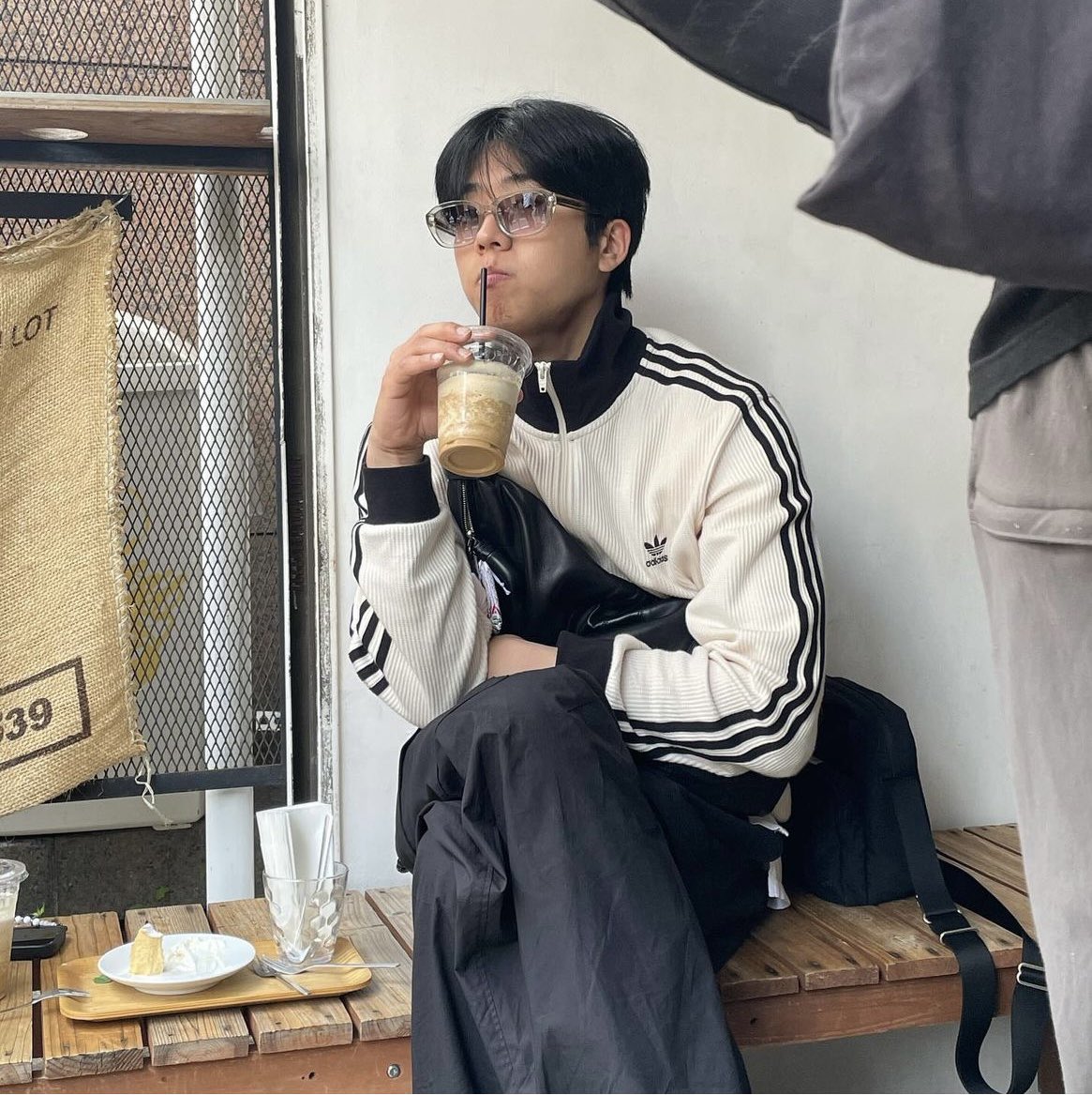 チェジョンヒョプ ジョンヒョプの今日のIGのスニーカー気になってタグついてたから