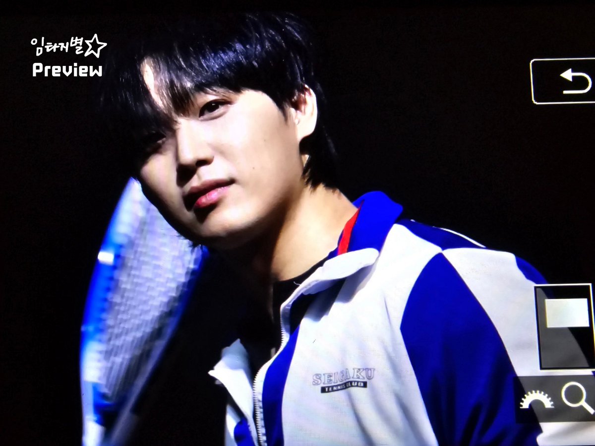 Im_tasy's tweet photo. 240413 프롬스토어 캔버스엔홀 임현식 팬싸_프리뷰

테니스 왕자 임현식 미쳤네 ....🤭

#비투비 #BTOB #임현식 #현식 #imhyunsik https://t.co/4tcl19LTFf