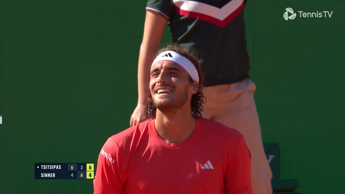 2021-22 şampiyonu Tsitsipas finalde 🚀 Jannik Sinner’e bu yılki 2. mağlubiyetini yaşatıyor ve yılın 2. top-10 galibiyetini alıyor. İlk sette ve son oyunlarda müthiş savundu, atak yaptı ve hareket etti. Son sette 4-1 geriye düşecekken görülmeyen çift hatasını da söylemek lazım.