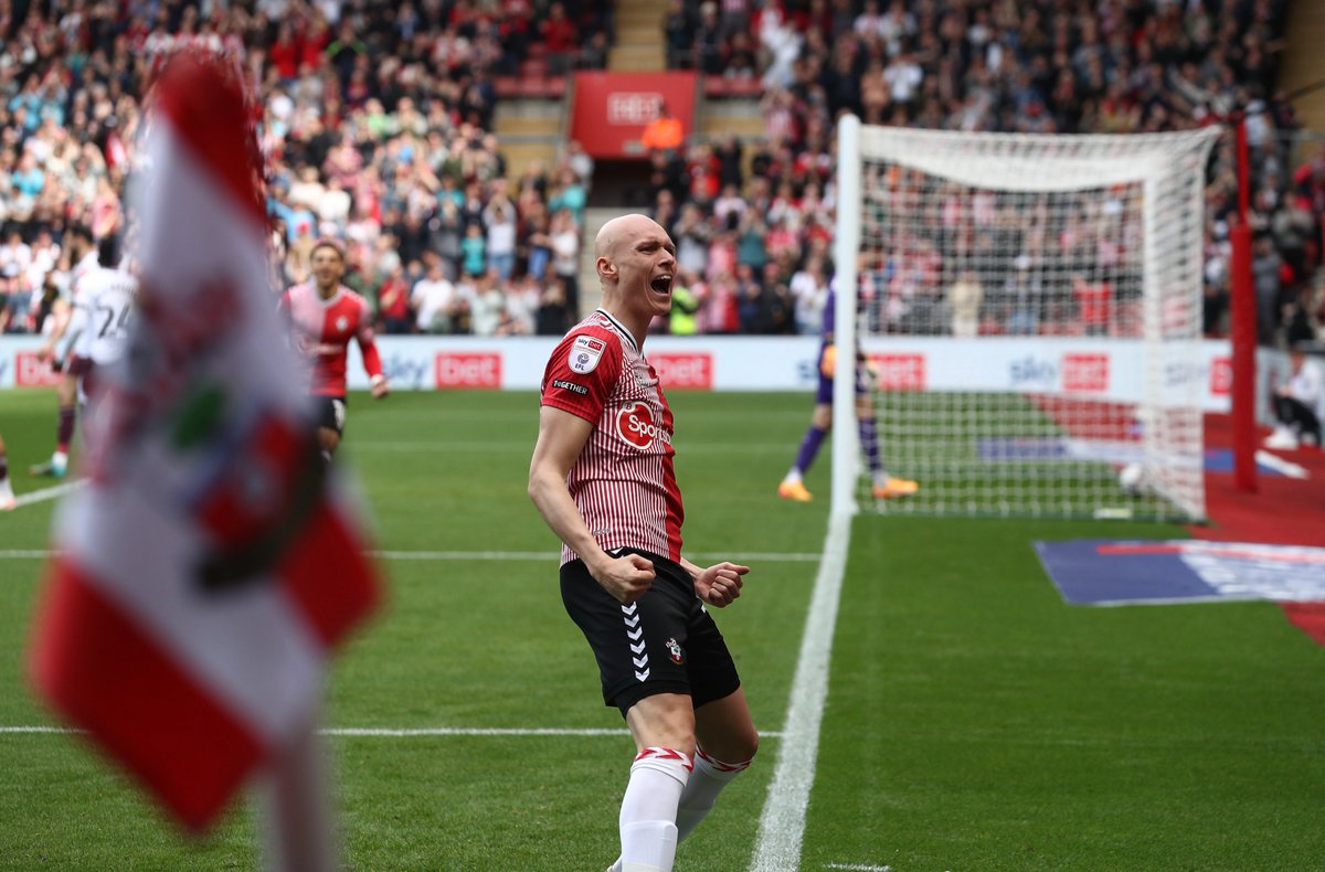 Great picture this! 📸 🔴 ⚪️ #SaintsFC