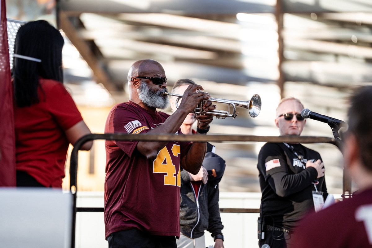 The 20th annual Pat’s Run is officially underway! 

#ForksUp /// #PT42