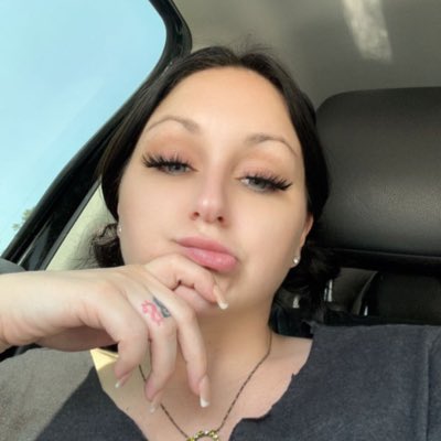 snobbyassbitch's tweet photo. #NewProfilePic https://t.co/XpKIBPm42R
