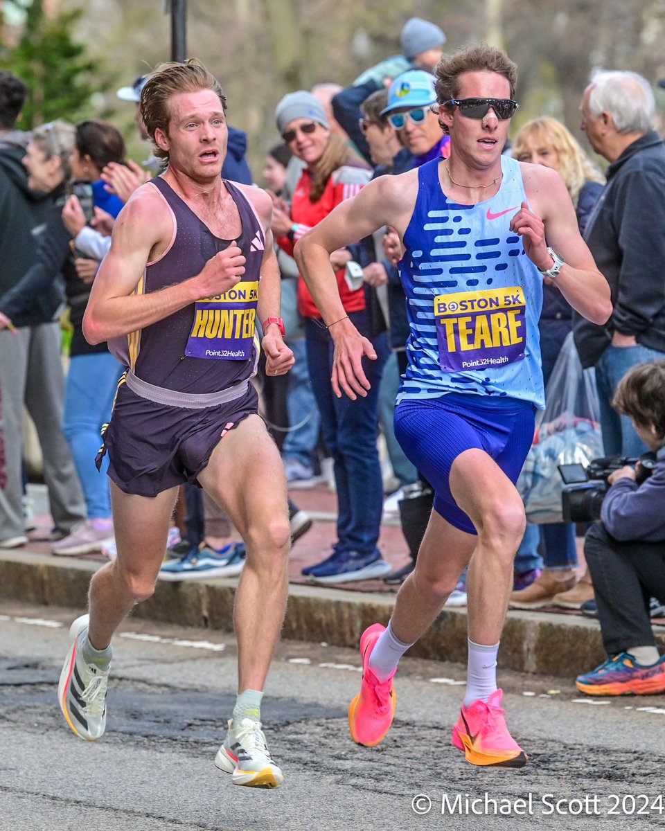 .@CooperTeare battles @drewhunter00 at the @BAA 5K. Teare edged Hunter for the win 13:38-13:39 #BAA