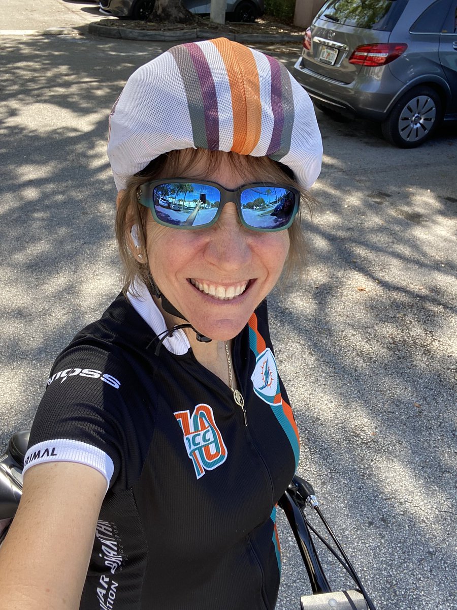 GM fam🧡 Heading out in this gorgeous SFLA day🚴‍♀️☀️ All love, enjoy🐬 #FinsUp