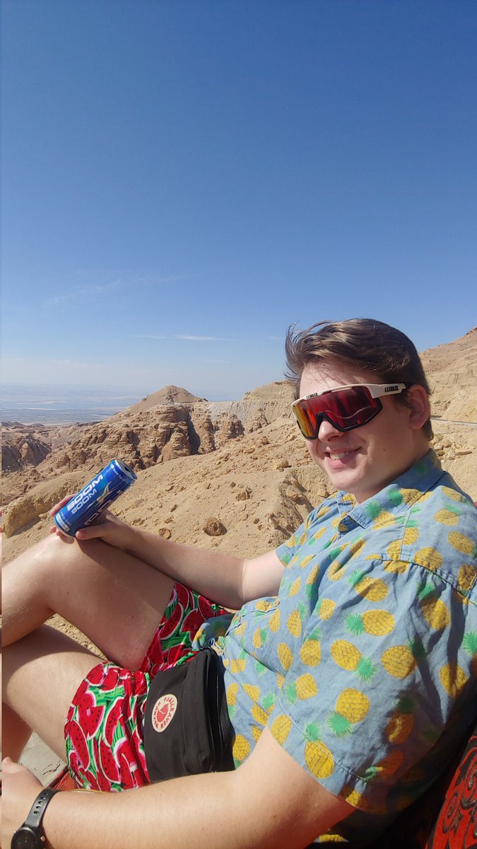 MoreToen's tweet image. 