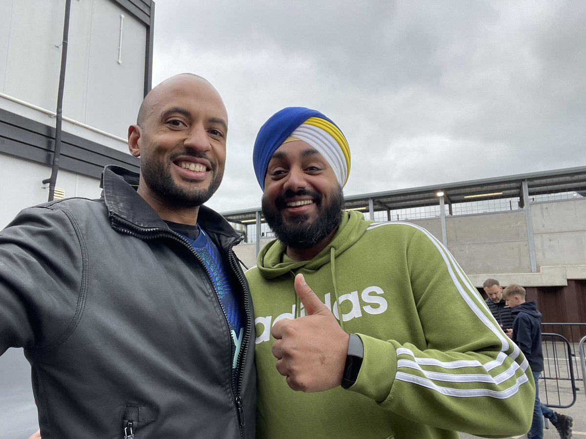 Very cool to meet this guy before the game today. Doing an important and awesome job for representation at Elland Road @Punjabi_whites #lufc #MOT