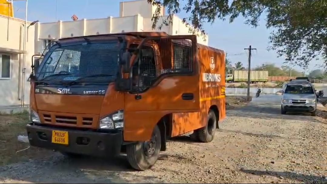 1,425 KG GOLD BARS WORTH RS. 700 CRORE SEIZED NEAR SRIPERUMBUDUR The Election Flying Squad officials of the Sriperumbudur Constituency conducted a raid on the Minjur-Vandalur Outer Ring Road (ORR) and seized 1,425 kg of gold bars worth Rs. 700 crore, transported in a mini-truck…