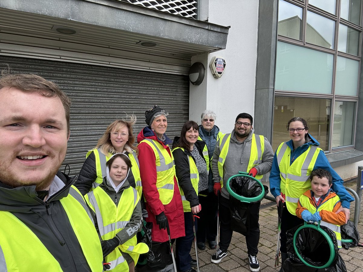 A massive thank you to everyone who helped tidy up Whiteinch this morning A whopping 21 bags of litter picked!