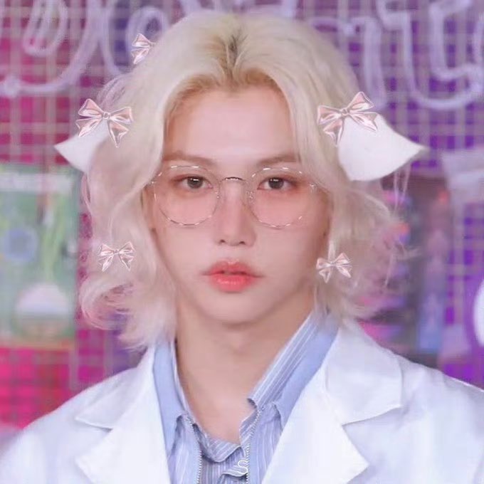 Sstarfragment0's tweet photo. 🎀
#felix https://t.co/iFDzSdchFe