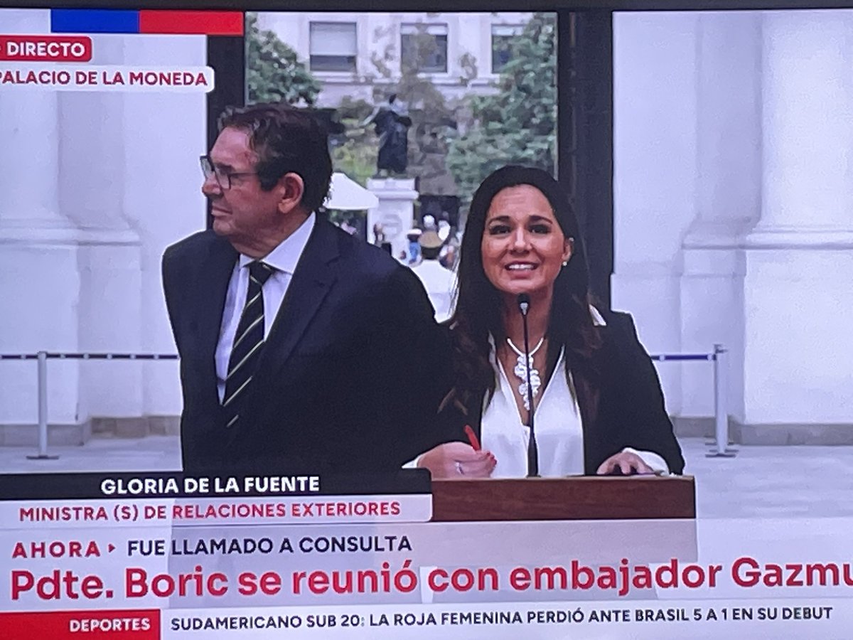 “No dejo hablar al embajador …cuya gestión ha sido francamente un Desastre …pero el Gobierno lo ha evaluado muy bien por eso volverá a Venezuela …” Cobardes se cagan enteros con maduro.FIN