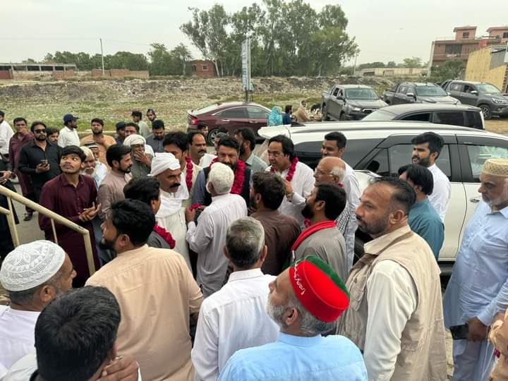PTI_Politics's tweet photo. PP 158 Lahore Election Hall Opening ceremony by MNA Khurram Manj  and Amir Raan

Come out Once Again For ur Leader Imran Khan And Vote his Candidates on 21 April

Election Symbol: Horse 🐎

Candidate Name : Ch Moonis Elahi https://t.co/S24hzndanC