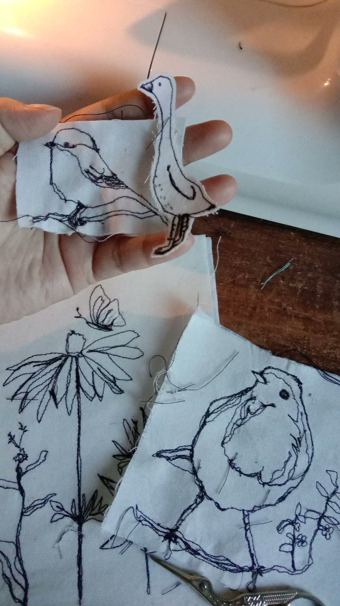 serigalabelacu's tweet photo. Yang penting bukan ai,
Soalnya ini kubuat pakai mesin jahit dan benang.
#freemotionembroidery #sewart #threadpainting https://t.co/V7DF8IBQbP