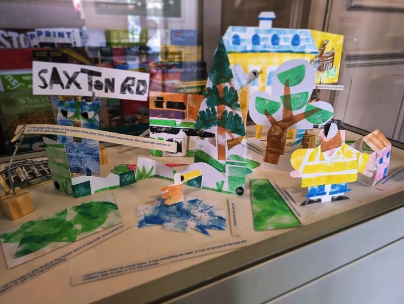 We are very happy to show the 'Gardens of South Abingdon' at the front entrance of Abingdon Museum. This exhibit celebrates work created during an Intergenerational Arts Studio Pop up in Caldecott. #abingdon #creative #art #artist #oxfordshire