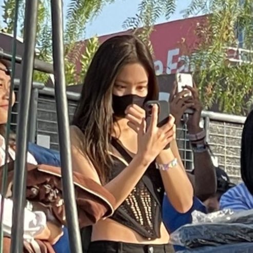 jnkstyle's tweet photo. where’s coachella jennie!? https://t.co/iRT2UF1Vg9