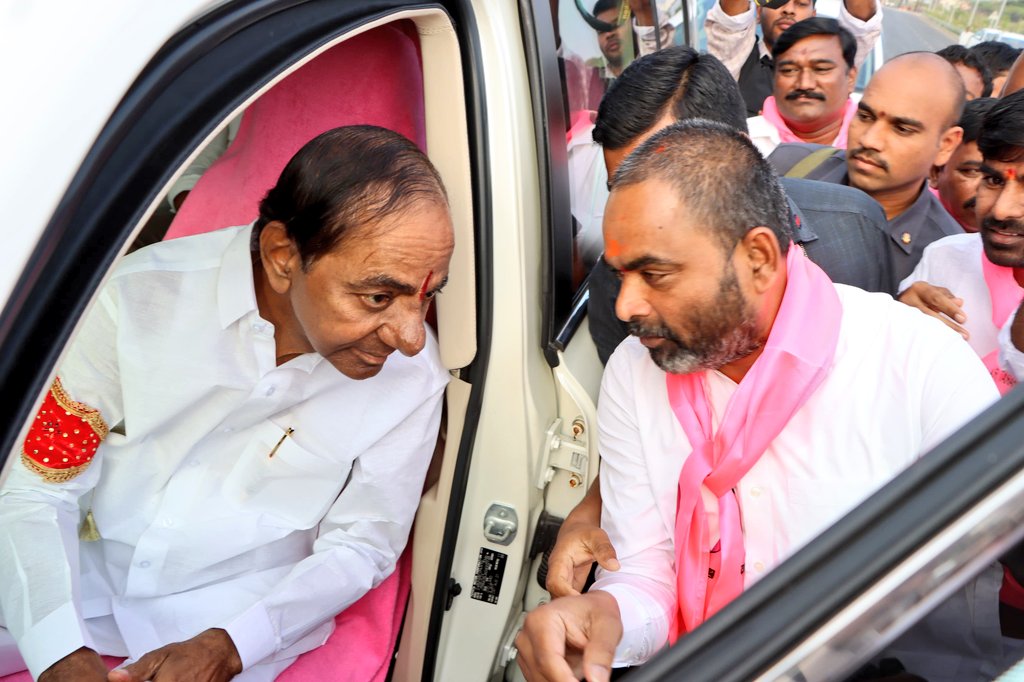 RajuShambipur's tweet photo. తెలంగాణ రాష్ట్ర తొలి ముఖ్యమంత్రి, బీఆర్ఎస్ పార్టీ అధినేత శ్రీ కేసీఆర్ సార్ గారితో కలిసి ఈరోజు చేవెళ్ల పార్లమెంట్ బహిరంగ సభలో పాల్గొనడం జరిగింది. https://t.co/fz00D73f1X