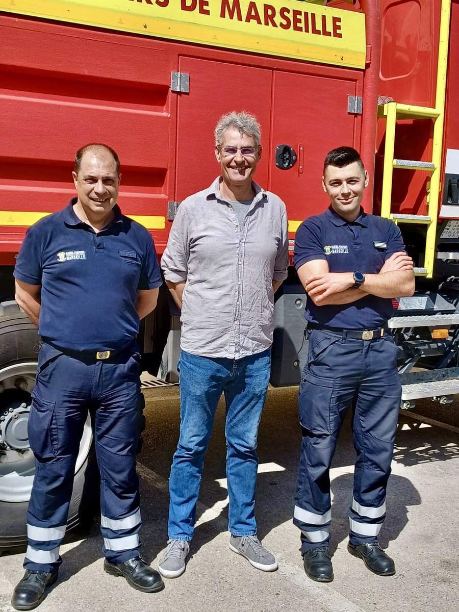 DidierJau's tweet photo. 👨‍🚒🚒Merci à l’Amiral Mathieu et au capitaine Schneider pour leur accueil à la caserne Saint-Pierre (5e) lors des Journées portes ouvertes pour le 85e anniversaire du bataillon des @MarinsPompiers 
Des lumières dans les yeux des petits et des grands 🤩 https://t.co/2247kSJ1Ds