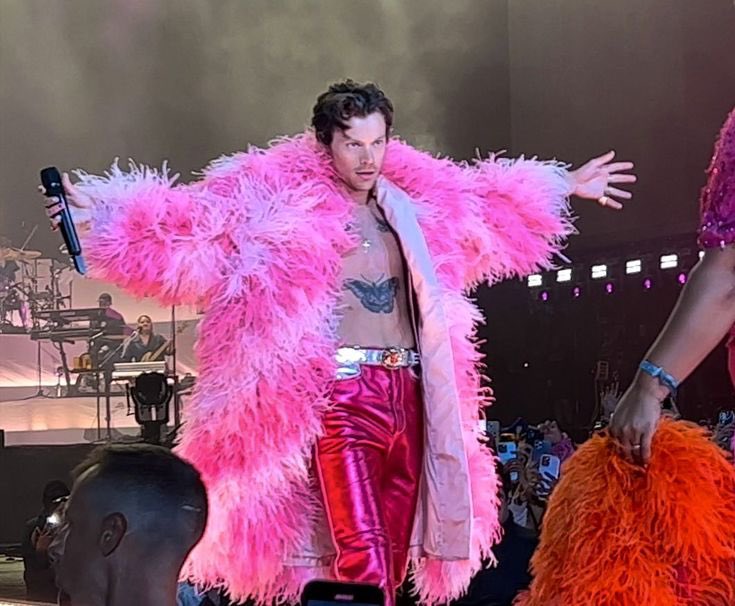 trishapaytas's tweet photo. Harry is so Just Trish coded and I had no idea 😱😱😱 how do we get him on the pod 🩷😫🪩 https://t.co/M6sHimOIqQ