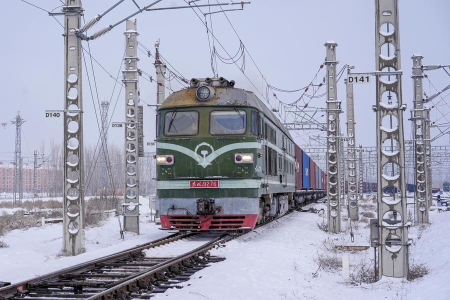 Horgos Port and Alataw Pass, two major railway ports in NW China's #Xinjiang Uygur Autonomous Region, have handled more than 4,000 China-Europe freight train trips since the beginning of this year, accounting for over 40% of the national total. english.news.cn/20240412/a62be…