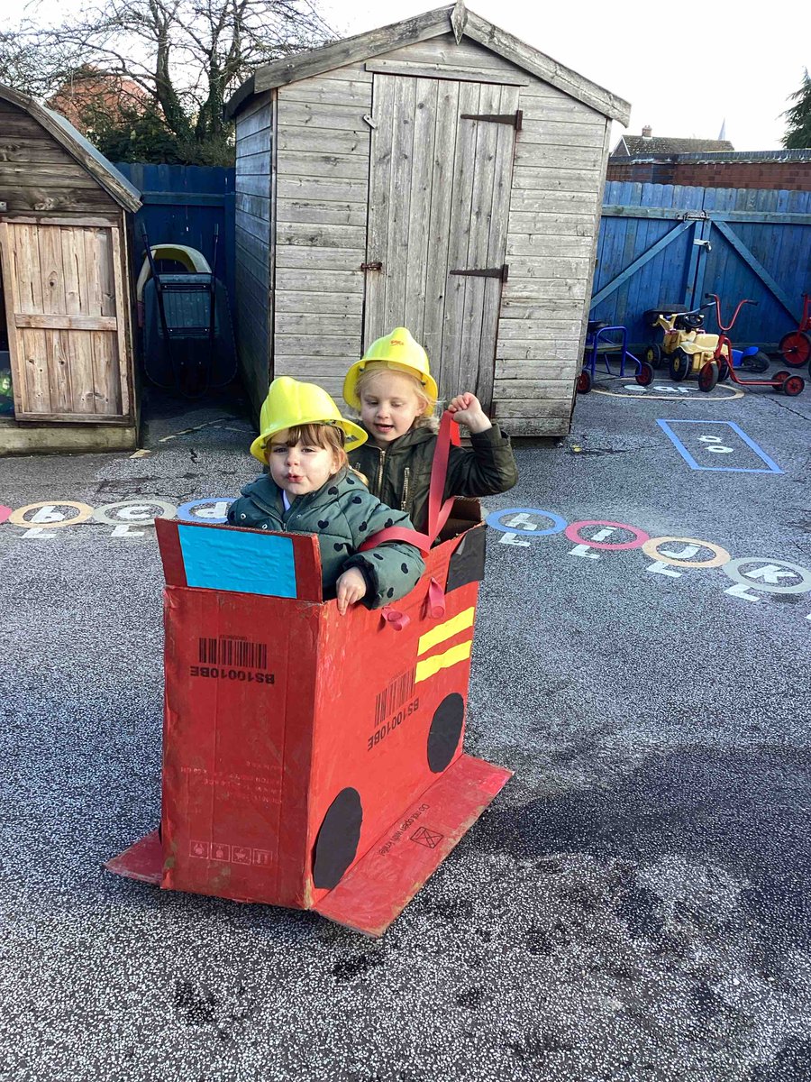 GEPSClass1's tweet photo. We had a great time looking after patients in our outdoor hospital and driving to emergencies in our fireengine! 🏥🚒 https://t.co/s5qoC0skPO