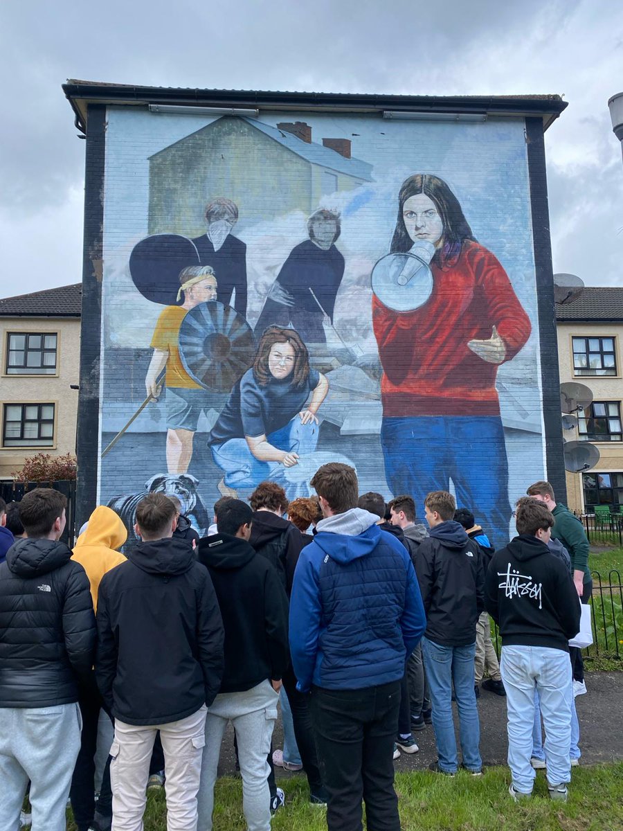 OPolsoc's tweet photo. Day Two of our Politics trip up to Northern Ireland. A Bogside Mural Tour, The Apprentice Boys Museum, Bloody Sunday Museum and the James Connolly Museum. A great trip to explore the Topic of Identity on the course @POLSOCTeachers https://t.co/DLiHEjHSek