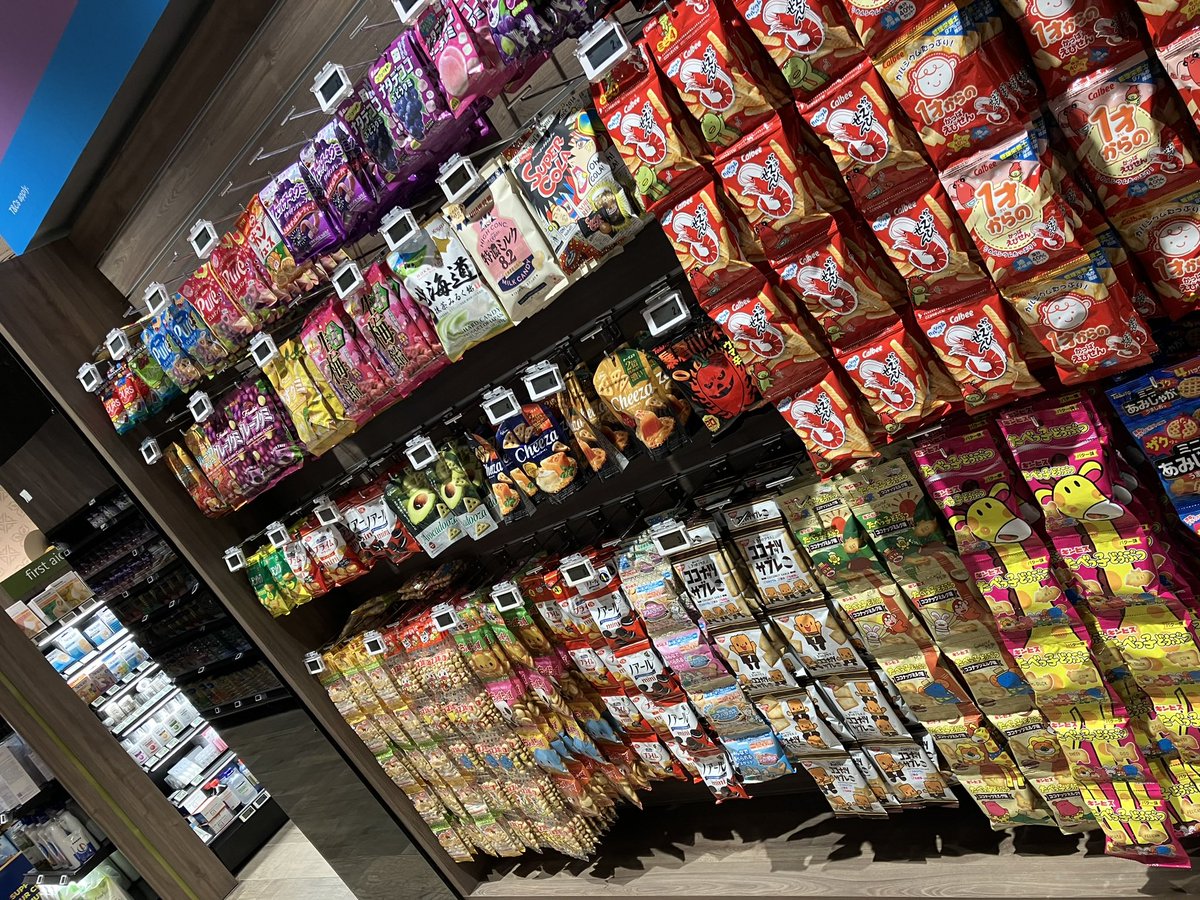 applexxxcider's tweet photo. 只今シンガポールで生活してるんですが、
わりと快適です笑
なぜなら…スーパーに日本食がたくさんあるから🥹💕（ドンキもある）
#singapore https://t.co/H1S80UuqpC