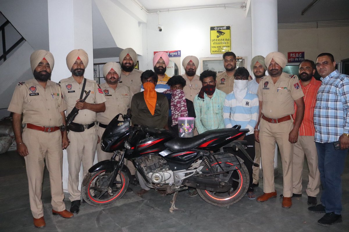 PS Maqboolpura of Commissionerate Police Amritsar arrested four accused within 12 hours of firing and robbing a Chotta hathi driver. Accused themselves had hatched this conspiracy. (1/2)

#ActionAgainstCrime