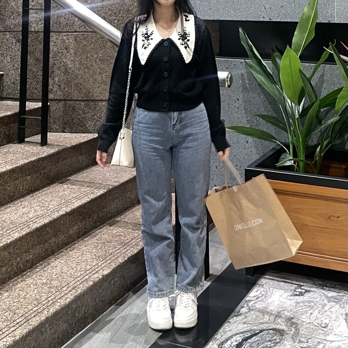 whiskypiee's tweet photo. @ohmybeautybank ini termasuk korean look ga sii? pict 1 mirip cardigan tapi bukann, trus yg pict 4 lucu collarnya https://t.co/GX7Isz4DXQ