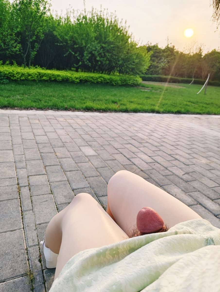 男脸少妇的羞耻踏青~唧唧也出来晒晒太阳吧