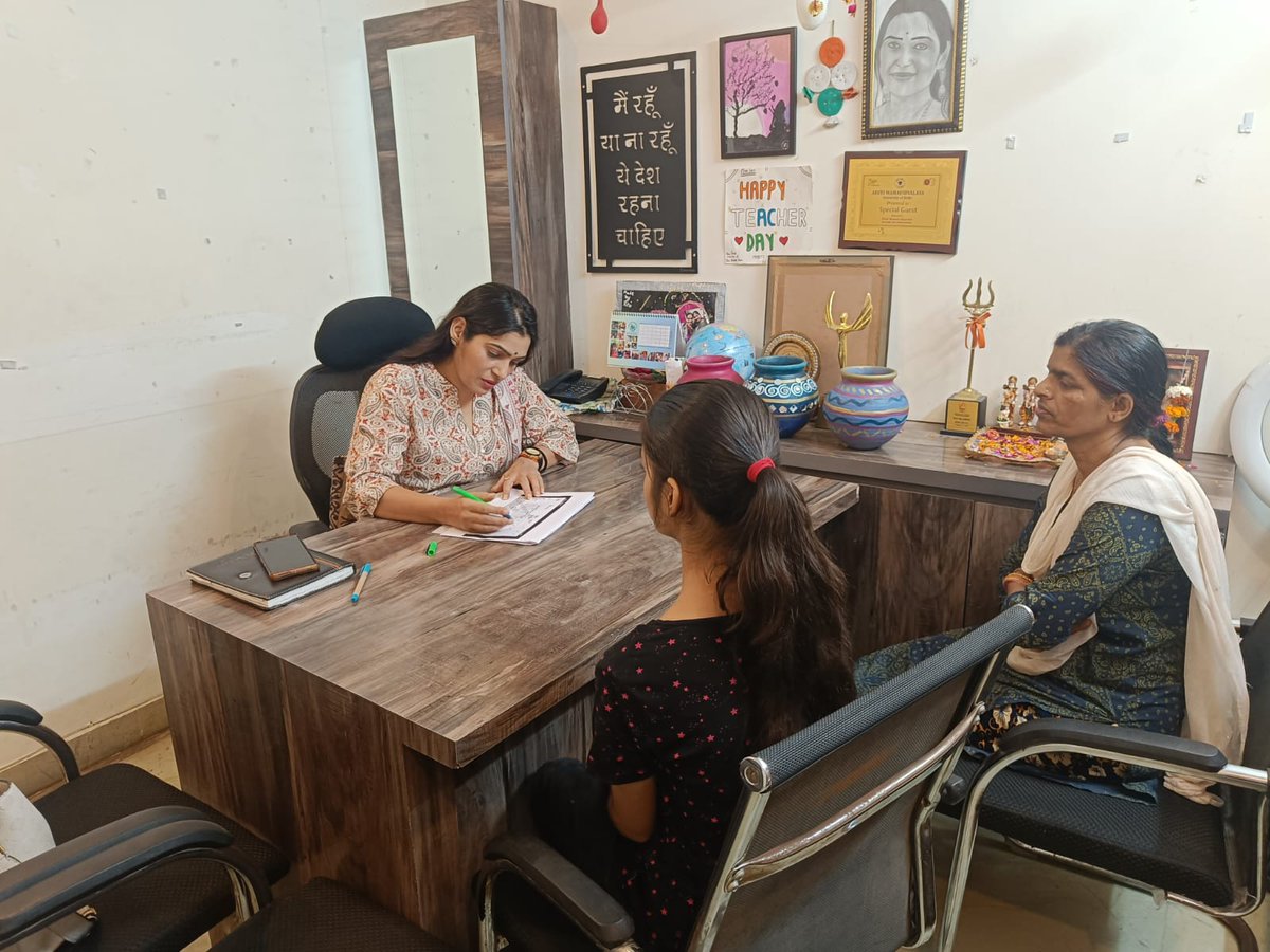 foundation_devi's tweet photo. @foundation_devi
#Saturday_Activity 
#PTM_by_Director 
आज @foundation_devi के मुख्यालय पर फाउंडेशन की निदेशिका सुश्री @_PreetiPandey जी ने अभिवावको के साथ बैठक की जिसमें बच्चों के परीक्षा परिणाम पर चर्चा की गई। निदेशिका जी ने प्रारंभिक चरण में बच्चों की प्रगति की सराहना की (1/2) https://t.co/qrEIBJpLmY