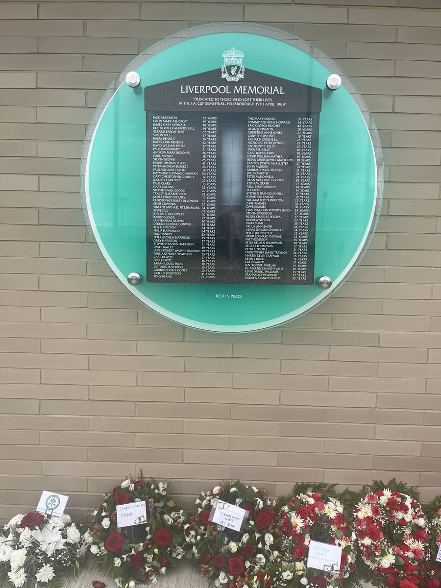 This morning our 12s & 13s visited Liverpool to mark the anniversary of Hillsborough

Inspirational Margaret Aspinall lead the way in teaching about the injustices that occurred, the importance of a #HillsboroughLaw & the harm that tragedy chants inflict

#mufc #MUAcademy #jft97