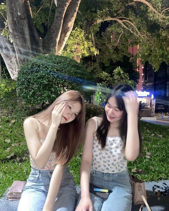Có một người vẫn đợi 😋😆