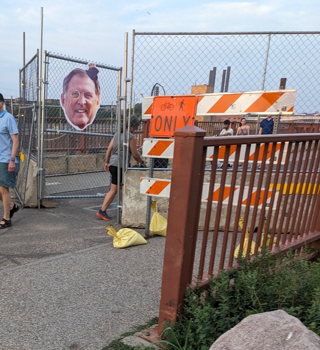 They are getting ready to shut down the Stone Arch Bridge for repairs.

Here it is this morning.

Walk across while you still have the chance.

#NPC24