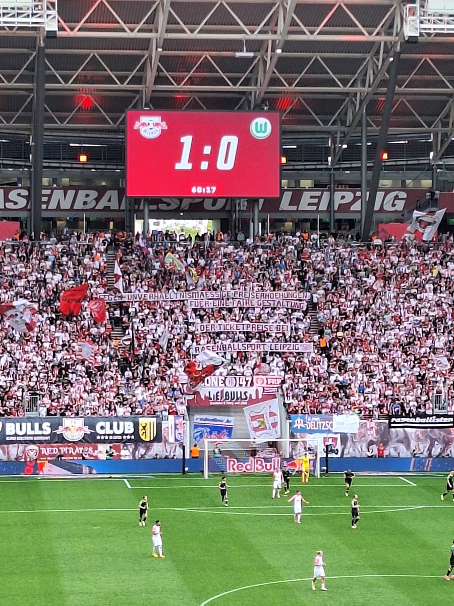 'Gegen unverhältnismäßige Preiserhöhungen, für eine faire Preisgestaltung' - danke auch für das zweite Banner aus B! #rbl #rblwob