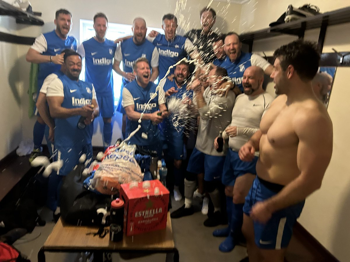 Halsteadvets's tweet photo. Massive congratulations to @Halsteadvets to the newly for winning @EssexVetsLeague Division 1 east champions!!! 7-0 win away at old Chelmsfordians sealed the title!!! https://t.co/zaZBgMCpXZ
