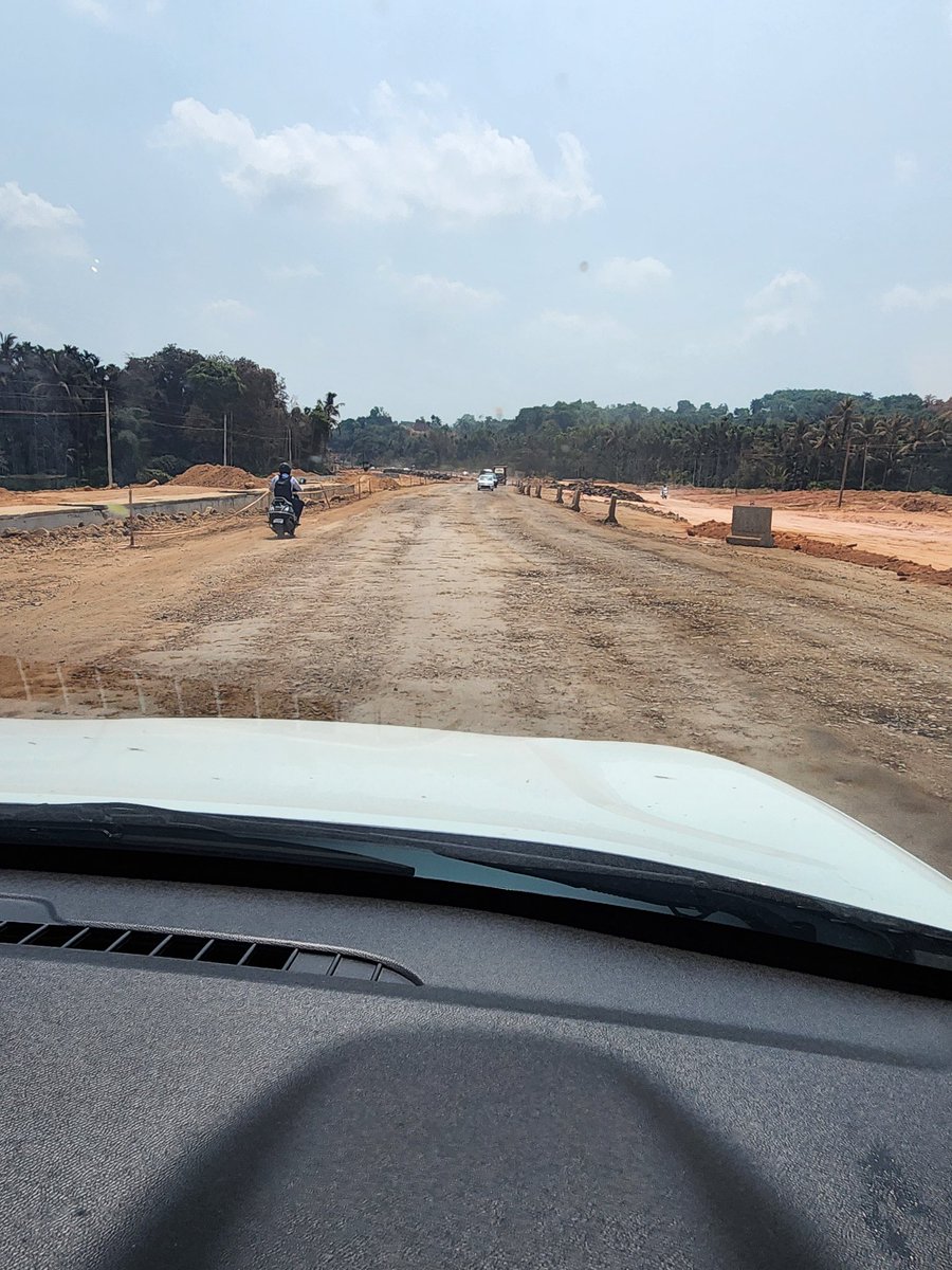 Srinidhi_SS's tweet photo. Drove MLR- BLR today. 
Absolutely Pathetic roads till Sakleshpur even the Concrete Ghat roads have deteriorated.

Whatta tragedy !!! https://t.co/IRnIzOkNti