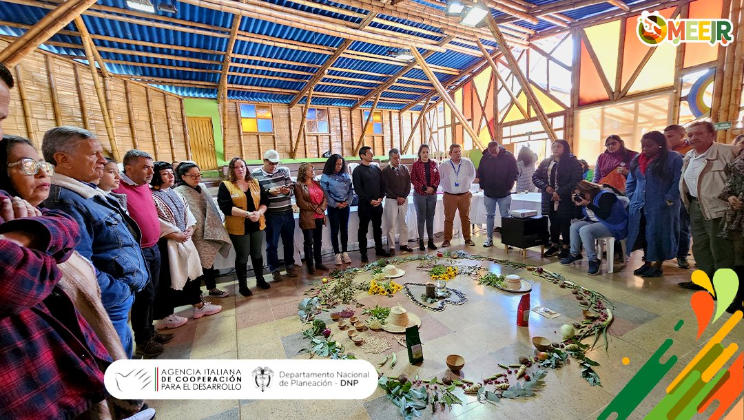 lameejr's tweet photo. 🚜 ¡Desde Duitama, Boyacá! Participamos en la 4ta Mesa Ampliada de Agricultura Campesina Familiar Étnica y Comunitaria. Con el respaldo del gobierno nacional, abordaremos desafíos y propondremos soluciones para fortalecer las políticas públicas agrícolas de Colombia. https://t.co/dLPTZySoTJ