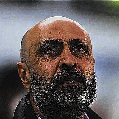 edit izleyerek hoca futbolcu isteyenler taktik tekniği sklerine sürüp hocanın nasıl bi topçu isteyeceğine önem vermeden hala sk sk konuşuyorlar