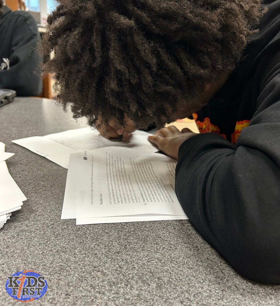 K1Education's tweet photo. 📝 #KidsFirst Head Coach, Tobie Pillstrom provides #ongoingsupport for tenth-grade students at Center Hill High School as they prepare for the upcoming MAAP by reviewing online test-taking strategies. #KidsFirstAlways #MAAP #MSDivision #WINningforALLKIDS https://t.co/PwJXJVDzCp