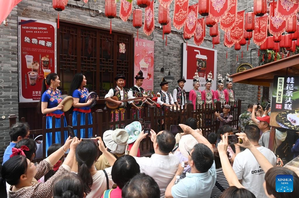 A kaleidoscope of colors & cultural richness unfolded in S China's #Guangxi as annual Sanyuesan Festival was celebrated with great fervor. #Sanyuesan is a traditional festival celebrated by various ethnic groups in China on 3rd day of the 3rd lunar month. english.news.cn/20240412/50779…