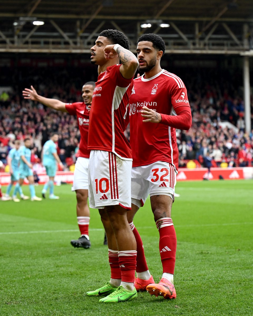 Morgan Gibbs-White equalises for <a href="/NFFC/">Nottingham Forest</a> against his former club 👻

The midfielder heads-in from Gio Reyna's whipped corner to level the match before the half-time break ☄️

#NFOWOL