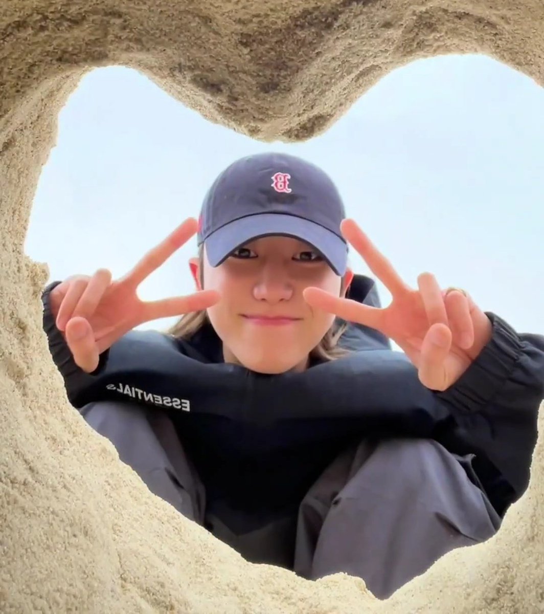 haotonin's tweet photo. random cute, tiny and happy hao for everyone since we all miss him

–a thread https://t.co/2trB494g8m