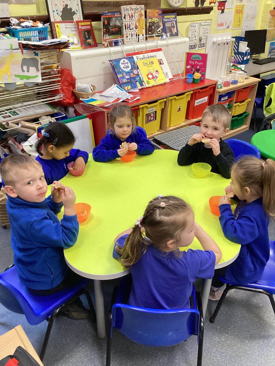We had lots of fun learning about Shrove Tuesday!  We wrote instructions explaining how to make pancake batter, tried tossing pancakes and then we got to try some.... Mmmm!🥞
